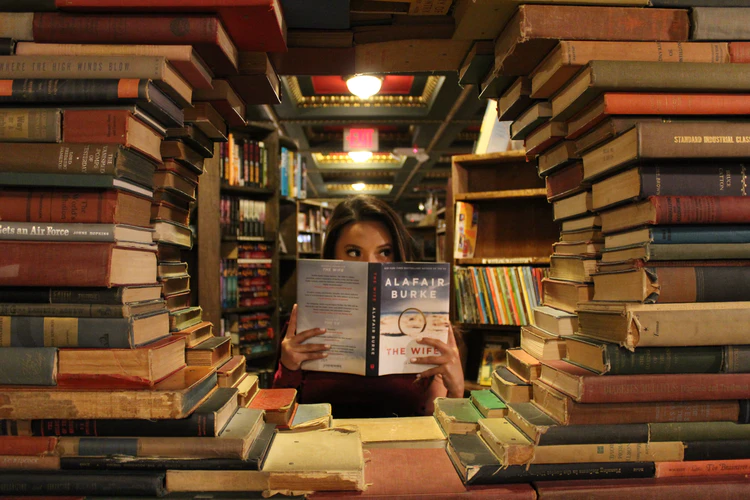 Top 10 Instagram Accounts for Book Lovers